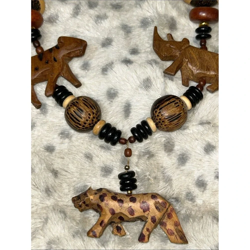 Handcrafted Vintage Wooden Animal Pendant Necklace - Women Jewelry EUC